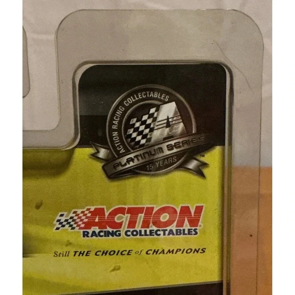 2008 Kyle Busch #18 M&M's COT 1/64 Nascar Action Platinum Series Diecast NEW